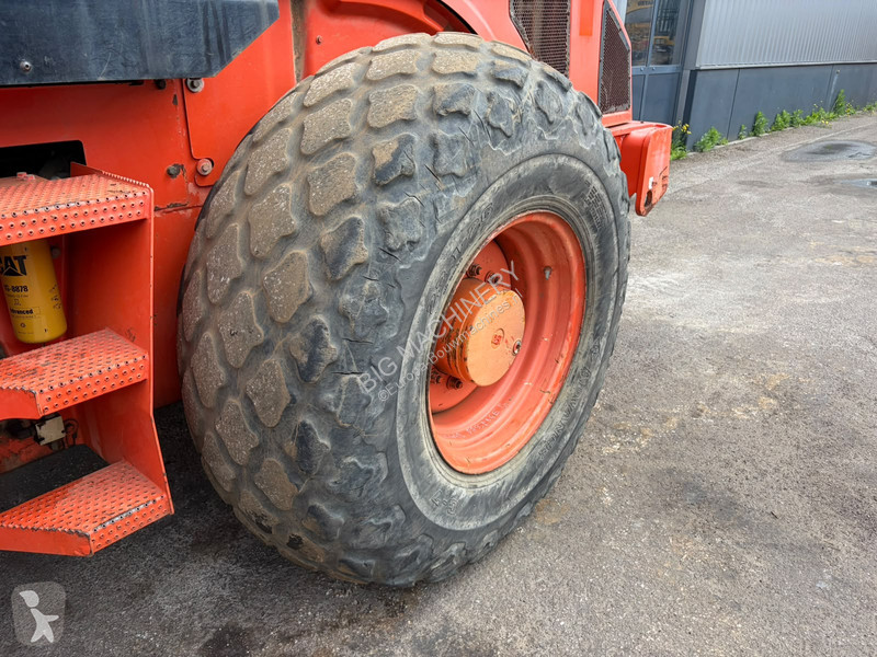 مدحلة Caterpillar CS74