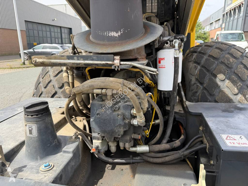 Zhutňovač Bomag H4