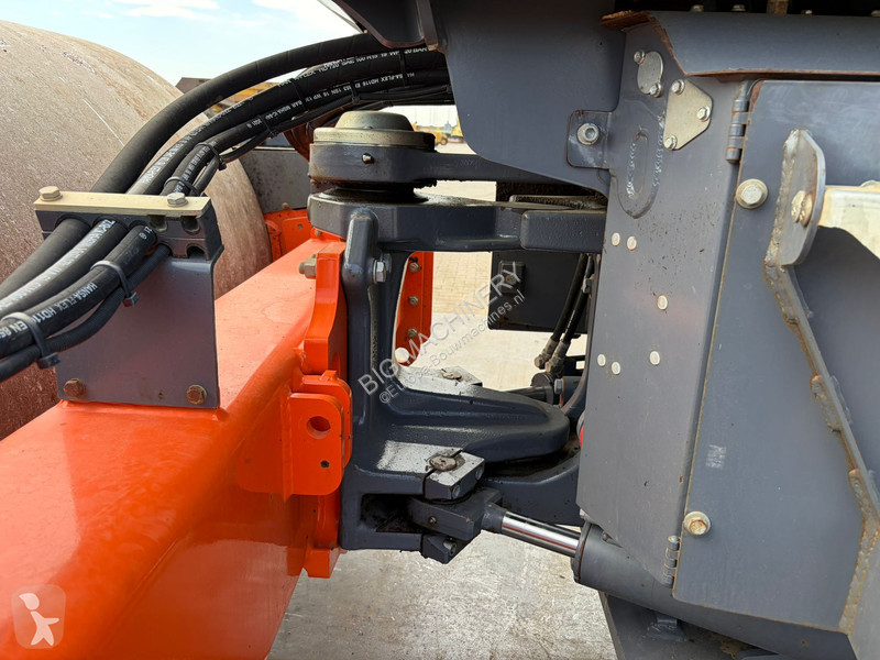 Hamm H13i compactor