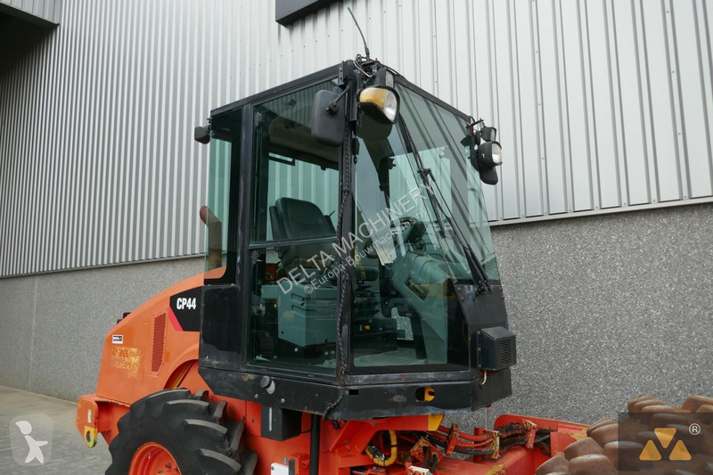 Compacteur Caterpillar