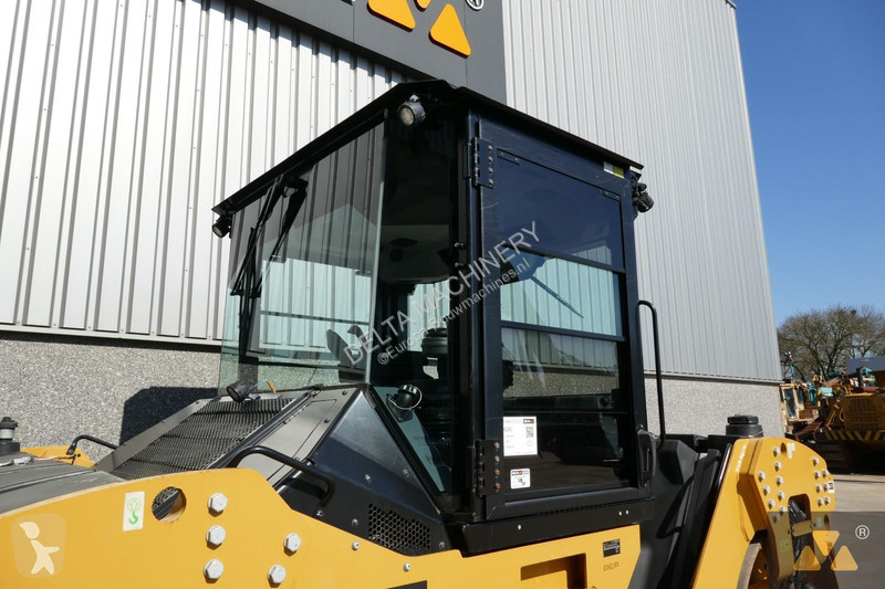 Compactor Caterpillar CB13