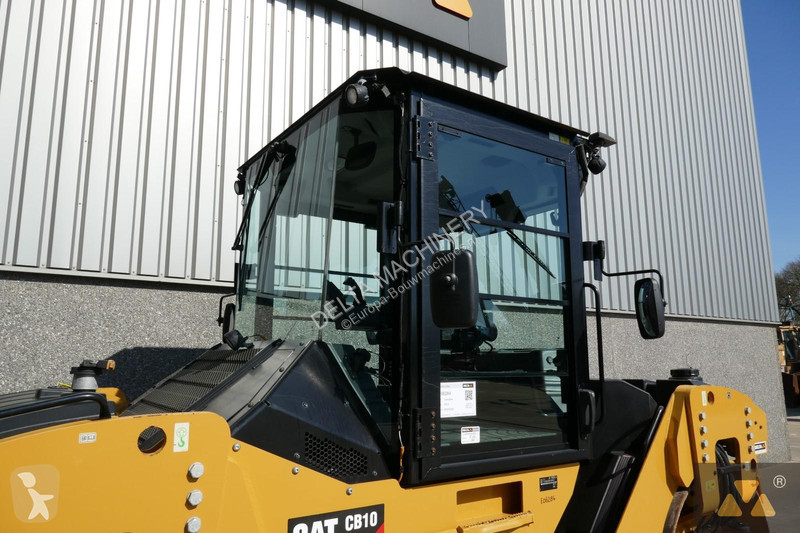 Compactador Caterpillar CB10