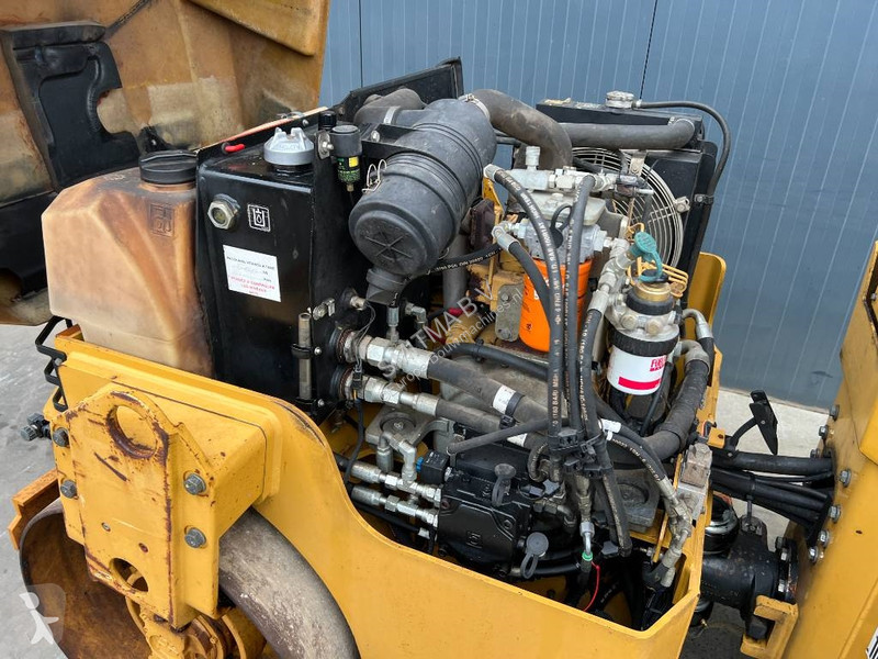 Zhutňovač Caterpillar CC24