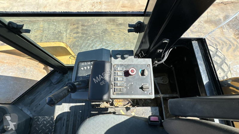 Zhutňovač Caterpillar CS-533E