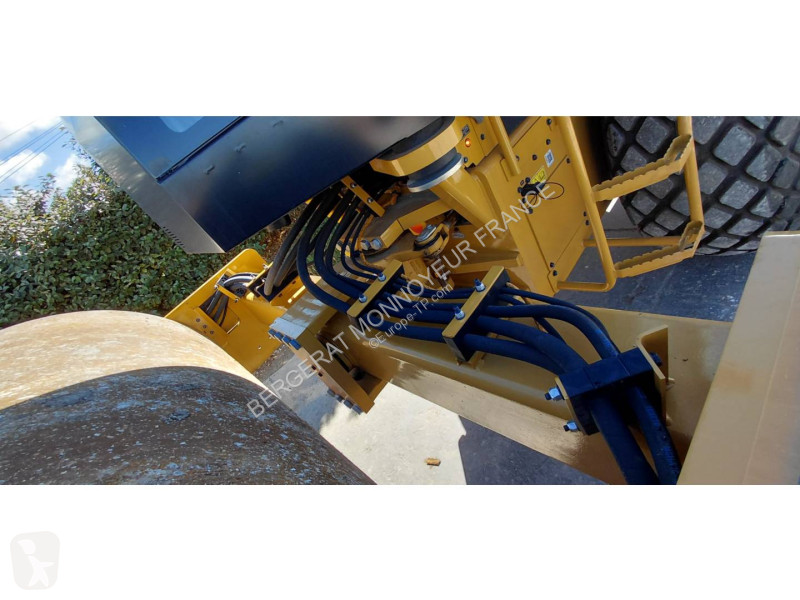 مدحلة Caterpillar CS12