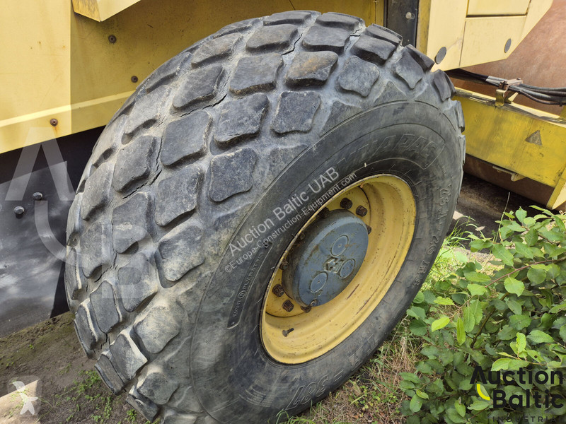 Compactador Bomag BW 211 D