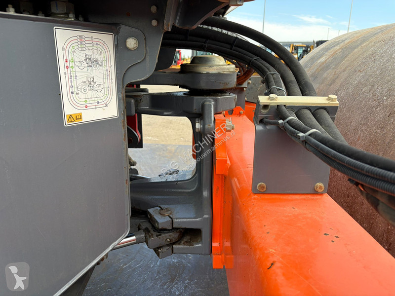 Hamm H13i compactor