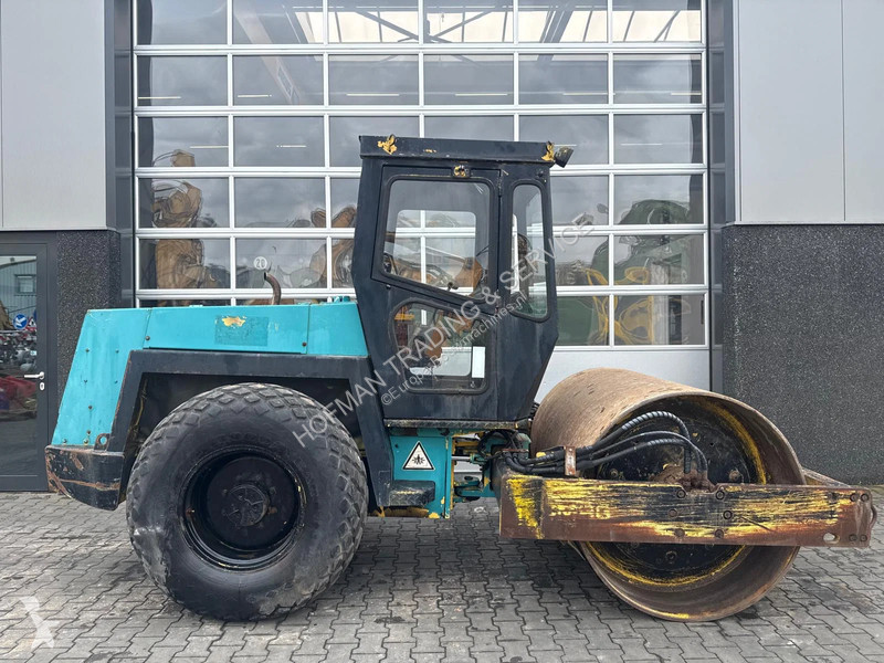 Валяк Bomag BW172D