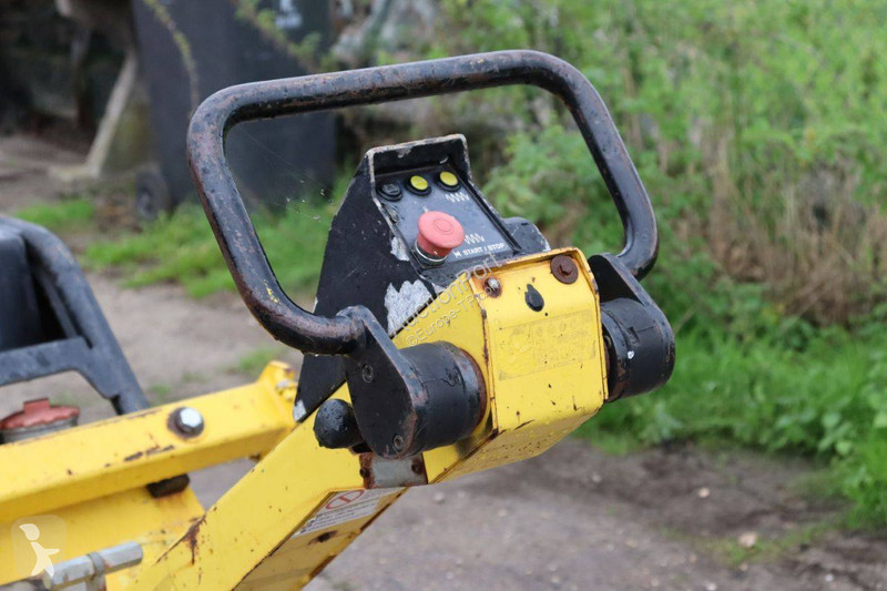 مدحلة Neuson Vibroplate DPU 100-70Le