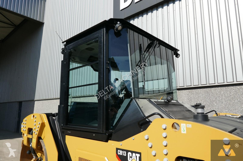 Compactor Caterpillar CB13