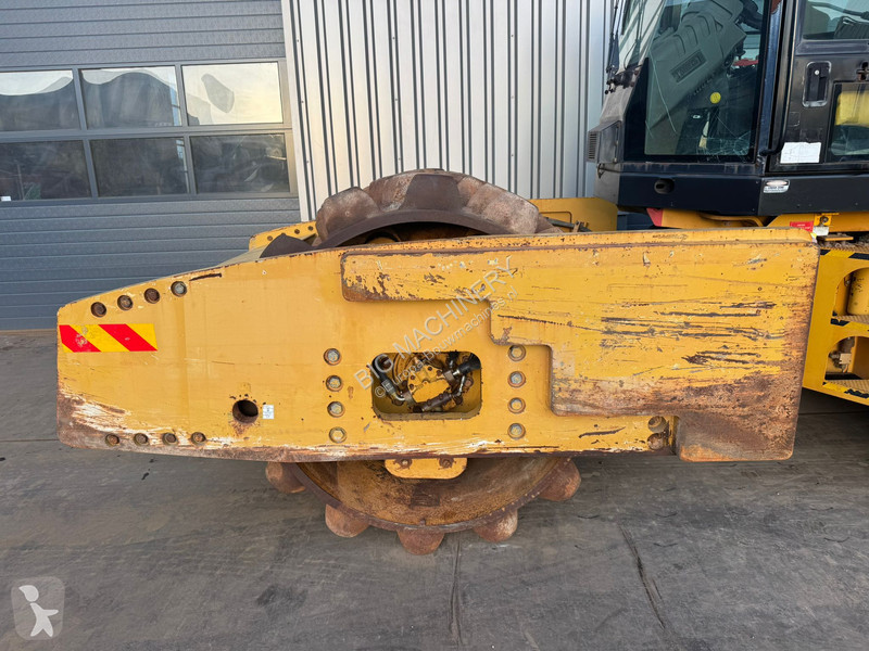 Zhutňovač Caterpillar CP76 (19t)