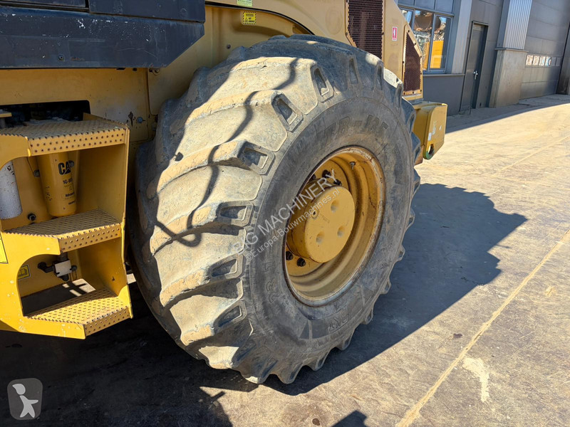 Zhutňovač Caterpillar CP76 (19t)