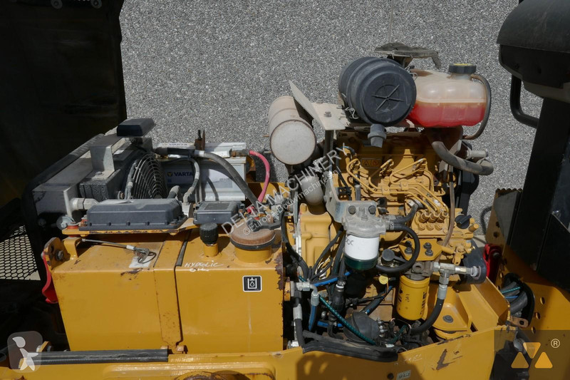 مدحلة Caterpillar CB2.7
