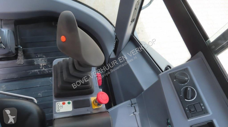 Compactador Hamm HC130i