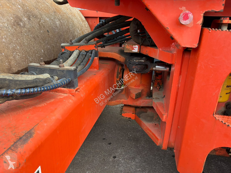 مدحلة Caterpillar CS74