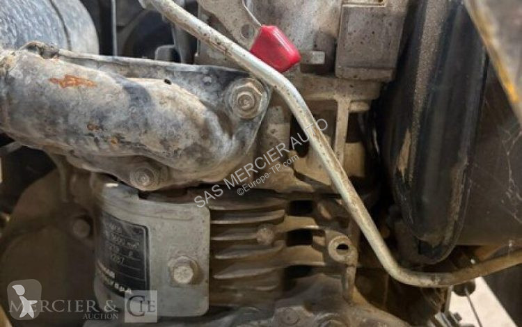 Дорожний коток Yanmar plaque vibrante essence