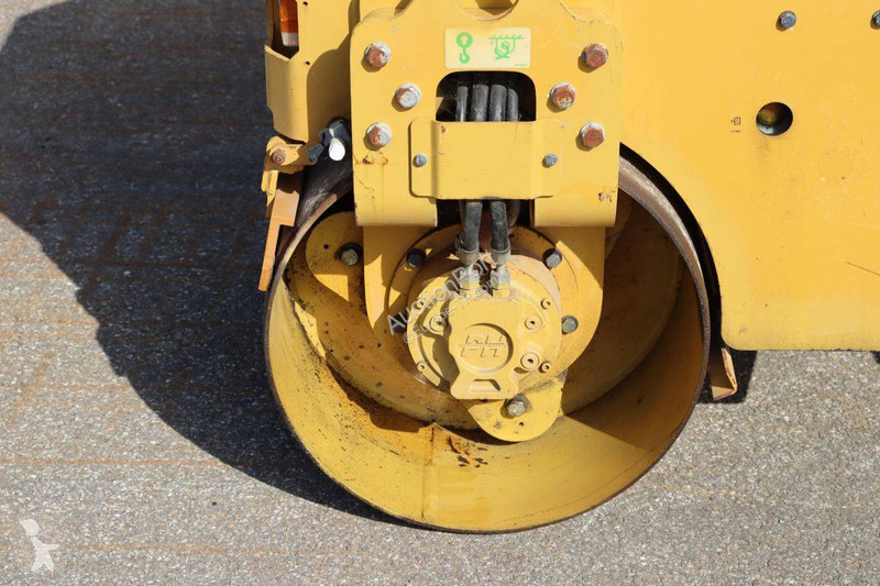 Compactador Caterpillar CB1.7