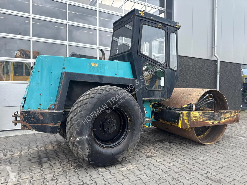 Валяк Bomag BW172D