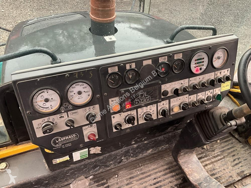 Валяк Bomag