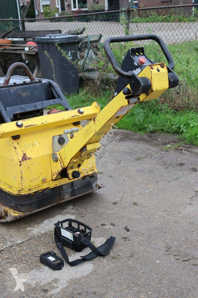 مدحلة Neuson Vibroplate DPU 100-70Le