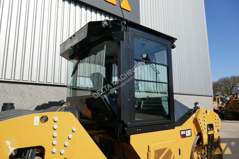 Compactor Caterpillar CB13