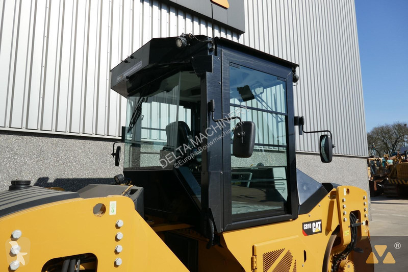 Compactador Caterpillar CB10