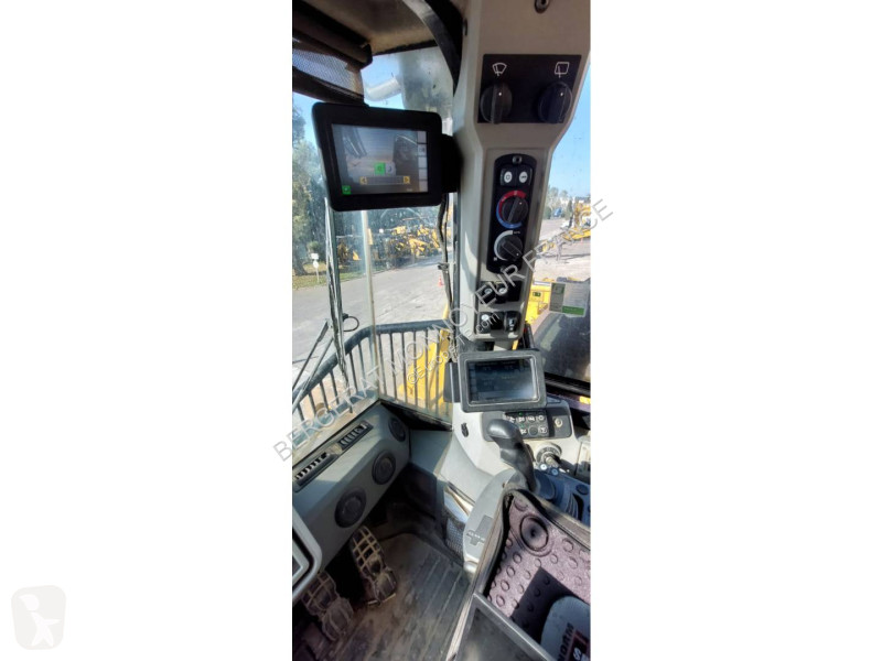 Zhutňovač Caterpillar 836K