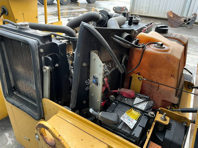 Zhutňovač Caterpillar CC24