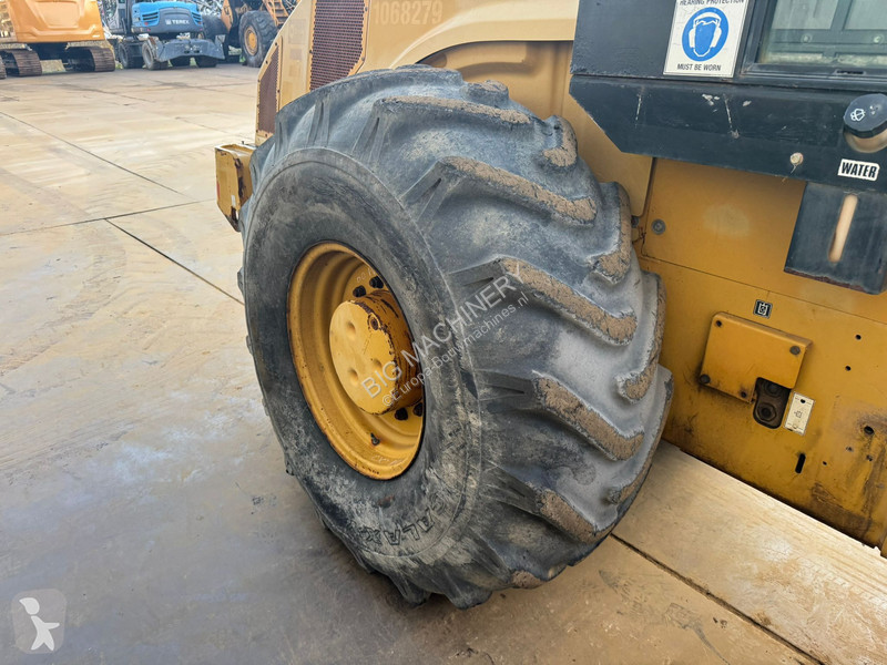 Zhutňovač Caterpillar CP76 (19t)