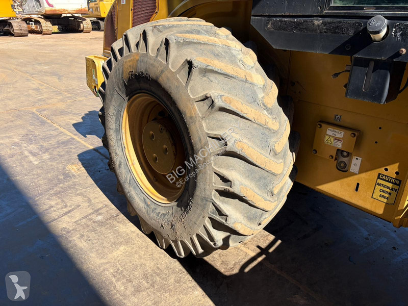 Zhutňovač Caterpillar CP76 (19t)