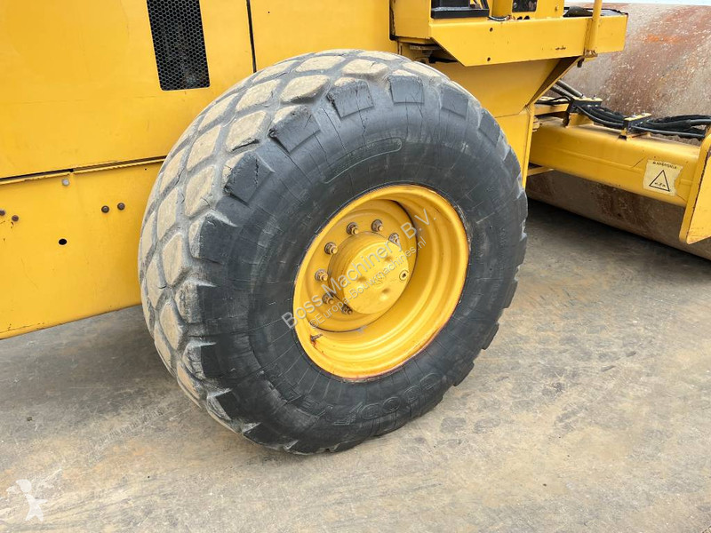 مدحلة Caterpillar CS533E - Good Overall Condition
