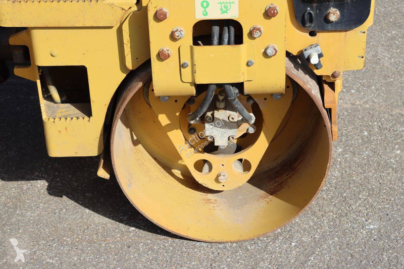 Compactador Caterpillar CB1.7