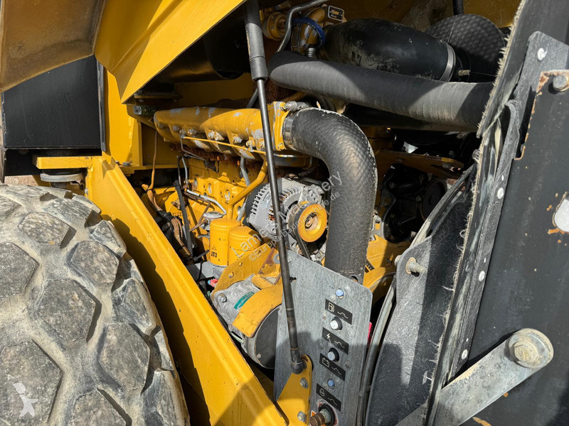 مدحلة Caterpillar CS 663E .