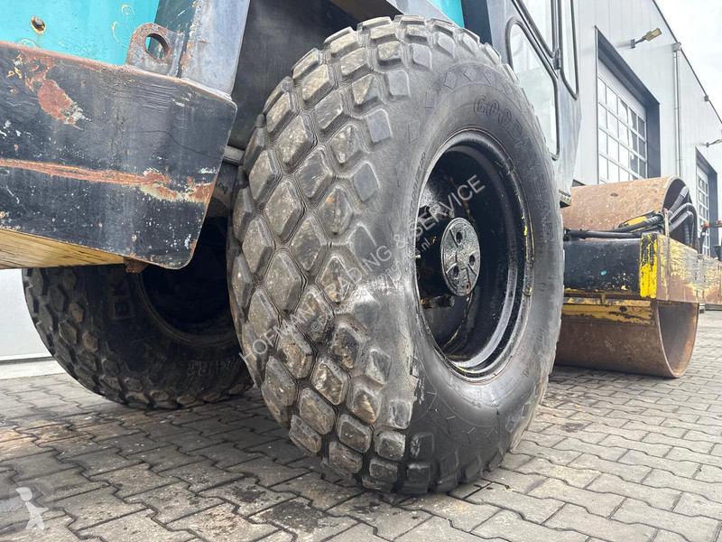 Валяк Bomag BW172D