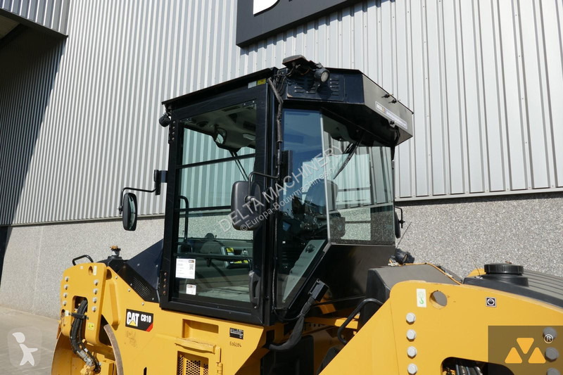 Compactador Caterpillar CB10