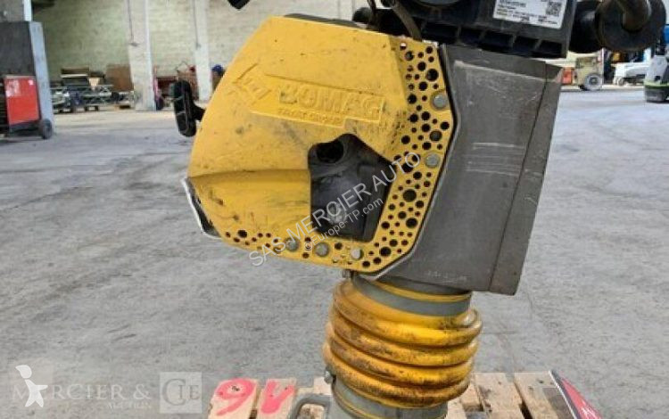 Compactor Bomag pilonneuse essence