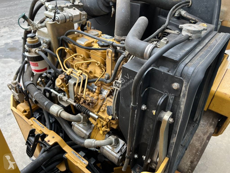 Zhutňovač Caterpillar CC24
