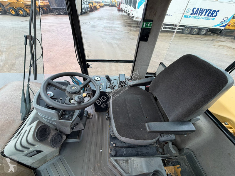 Jordstamper Caterpillar CS563E