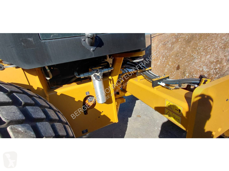 مدحلة Caterpillar CS12