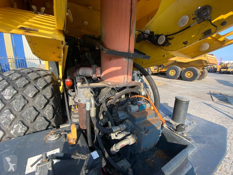 Zhutňovač Bomag BW216 .