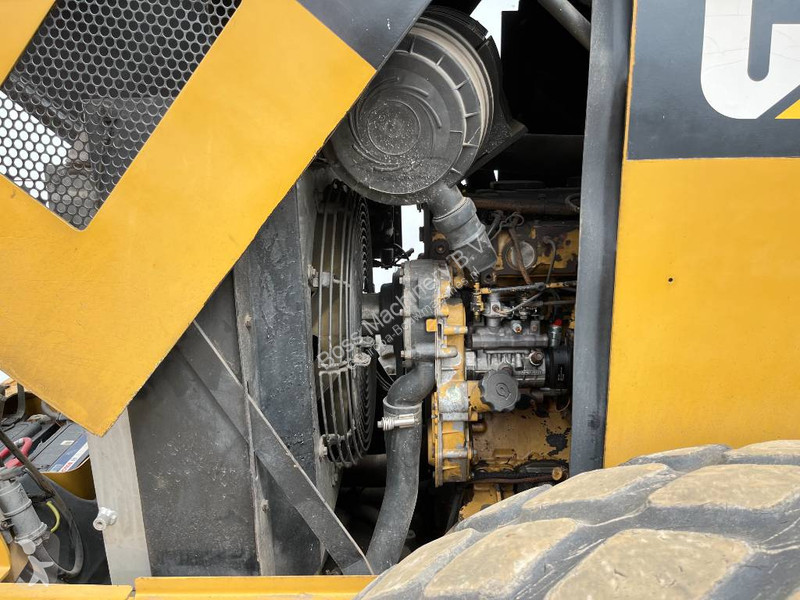 مدحلة Caterpillar CS533E - Good Overall Condition