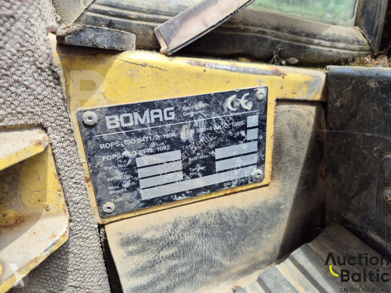 Compactador Bomag BW 211 D