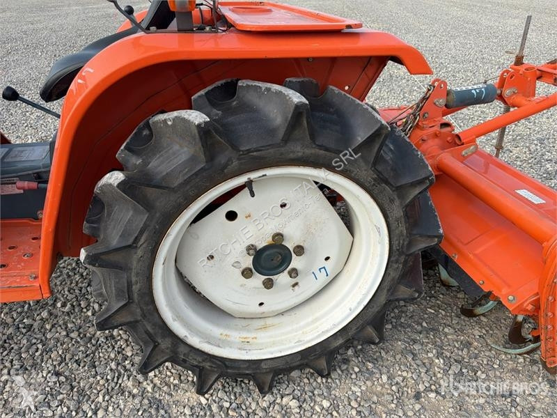 Дорожний коток Kubota ZB1600 Utility Tractor