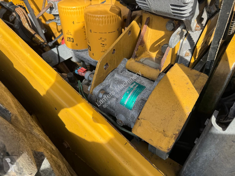 مدحلة Caterpillar CS 663E .