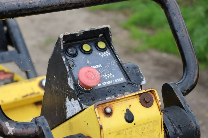 مدحلة Neuson Vibroplate DPU 100-70Le