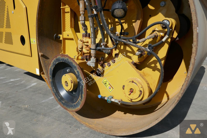 Compactor Caterpillar CB13