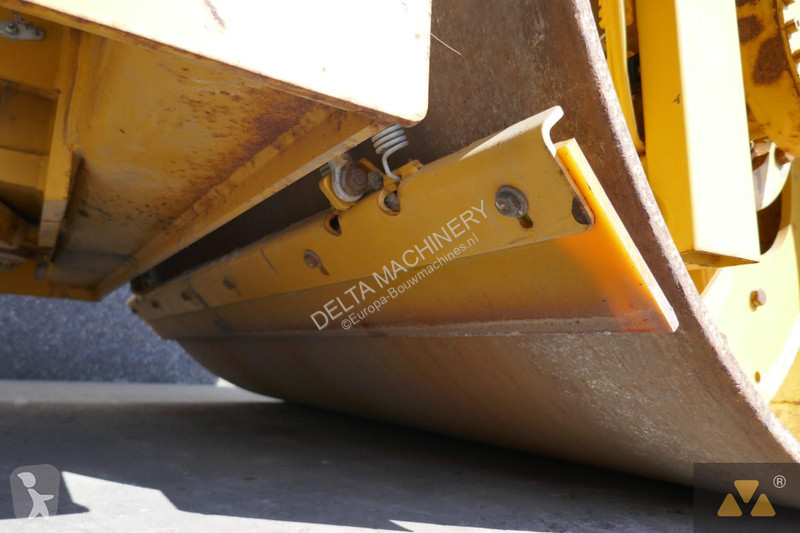 Compactador Caterpillar CB10