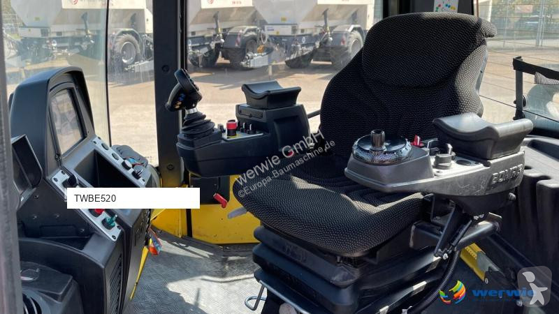 Compactador Bomag AP-4V