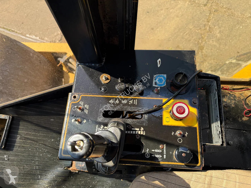 Compactador Caterpillar 563 Roller with vibration