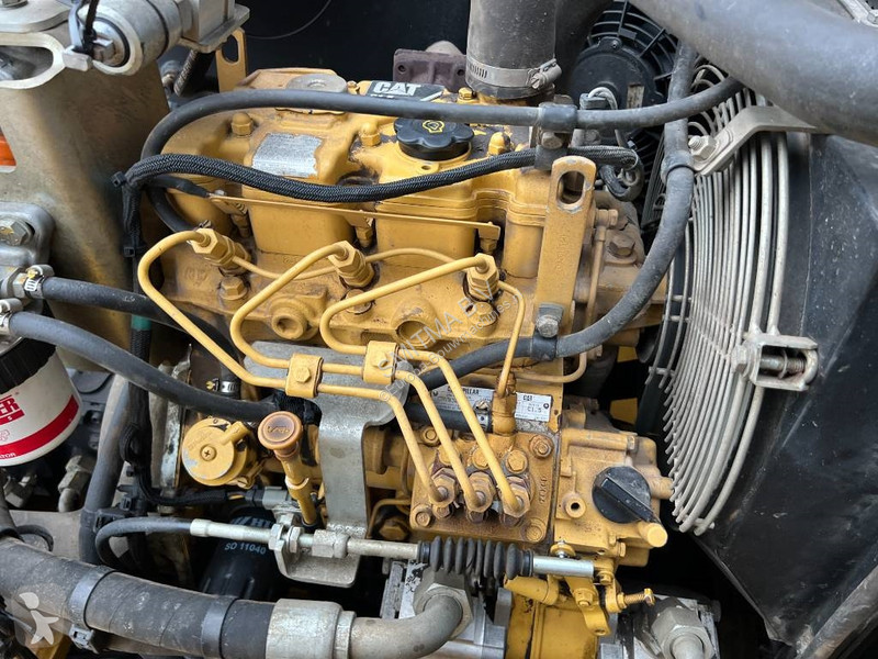 Zhutňovač Caterpillar CC24